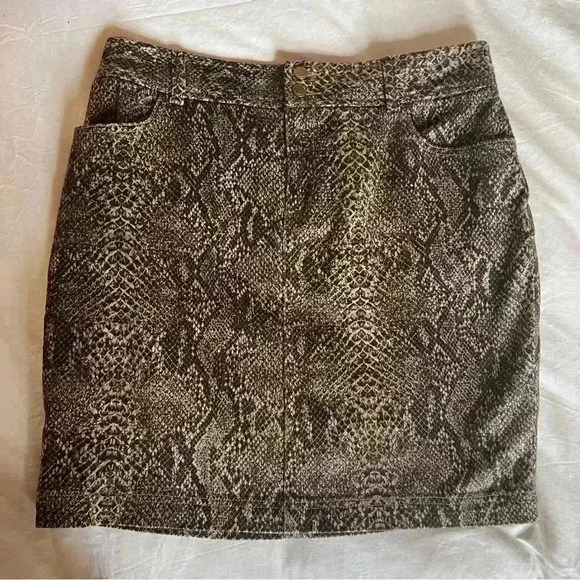 Chaps Snakeskin Print Denim Mini Skirt - Size 10 - Picture 3 of 7